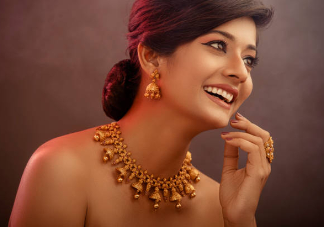 బంగారం 10 గ్రాములు ధర 70 వేలు